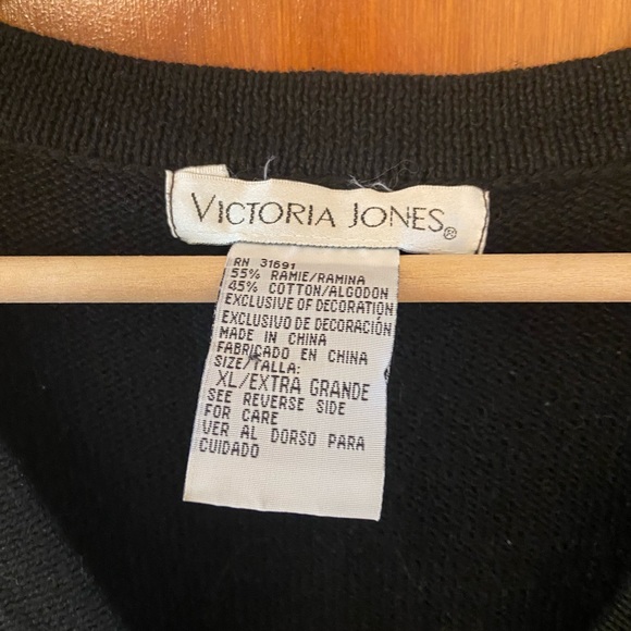 Classic Christmas Vest - Picture 3 of 4